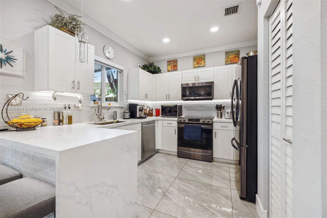 Vendido Recientemente: $450,000 (3 camas, 2 baños, 1526 Pies cuadrados)