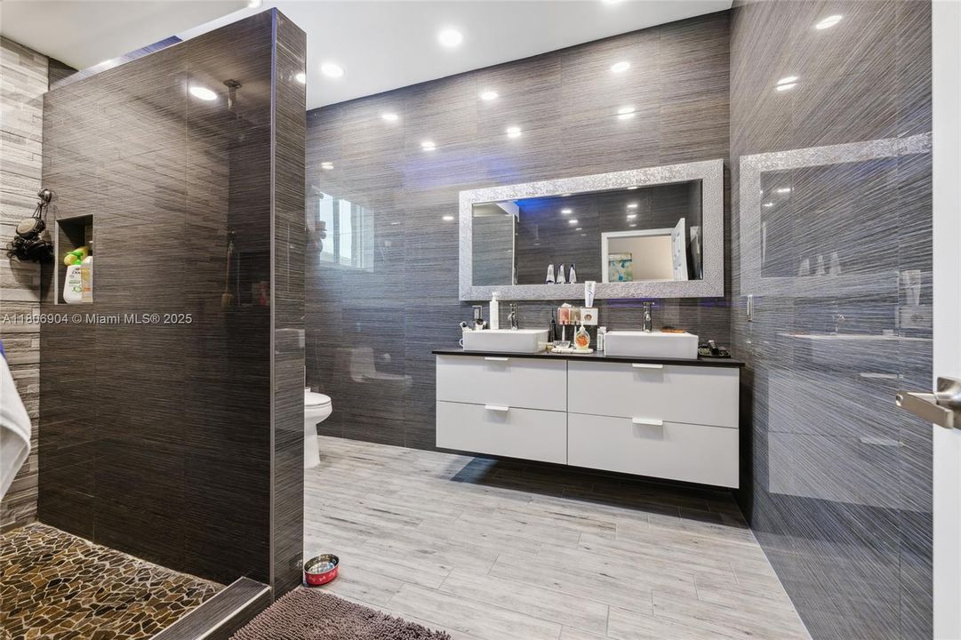 Vendido Recientemente: $450,000 (3 camas, 2 baños, 1526 Pies cuadrados)