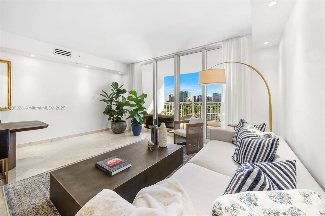 Vendido Recientemente: $1,195,000 (2 camas, 2 baños, 1598 Pies cuadrados)