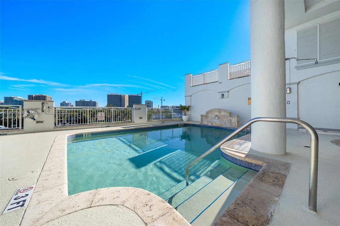 Vendido Recientemente: $1,195,000 (2 camas, 2 baños, 1598 Pies cuadrados)