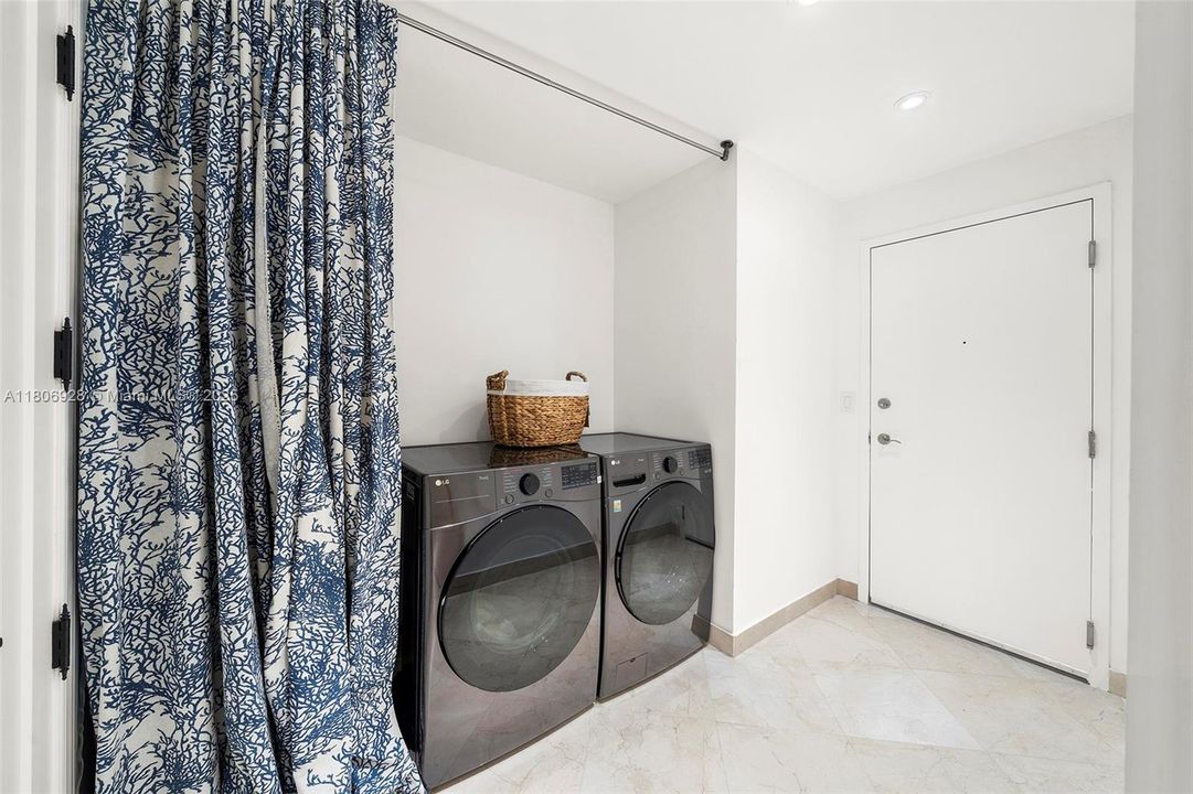 Vendido Recientemente: $1,195,000 (2 camas, 2 baños, 1598 Pies cuadrados)