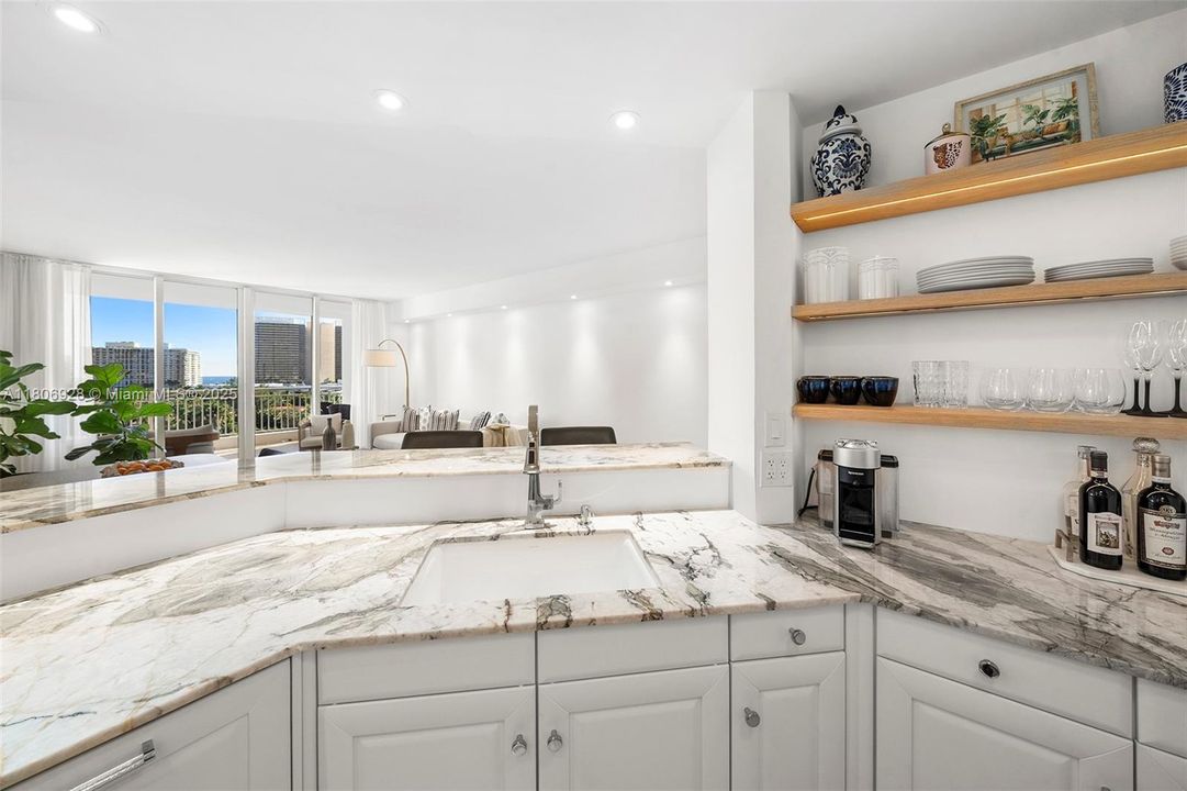 Vendido Recientemente: $1,195,000 (2 camas, 2 baños, 1598 Pies cuadrados)