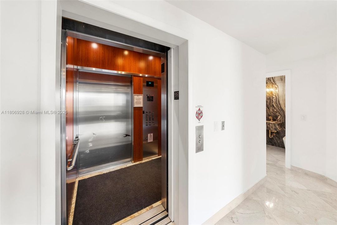 Vendido Recientemente: $1,195,000 (2 camas, 2 baños, 1598 Pies cuadrados)