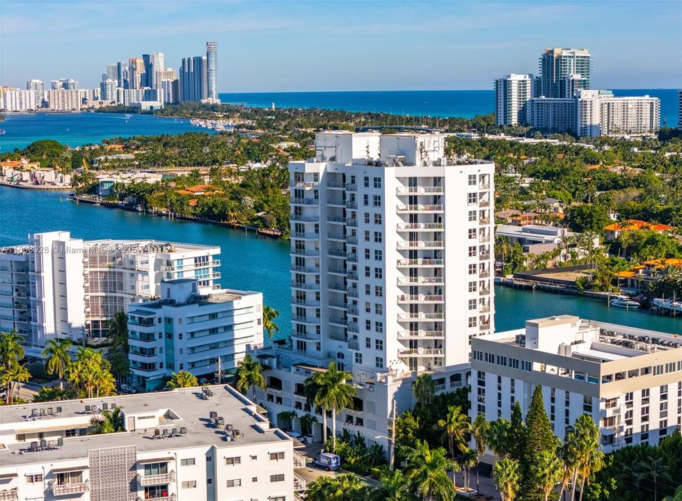 Vendido Recientemente: $1,195,000 (2 camas, 2 baños, 1598 Pies cuadrados)