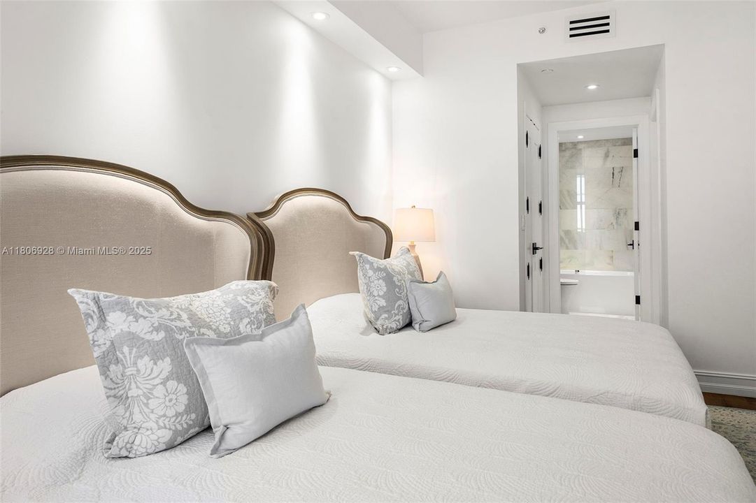 Vendido Recientemente: $1,195,000 (2 camas, 2 baños, 1598 Pies cuadrados)