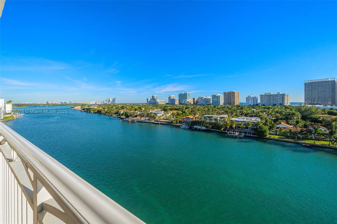 Vendido Recientemente: $1,195,000 (2 camas, 2 baños, 1598 Pies cuadrados)