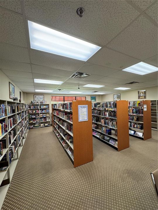 For Sale: $87,000 (1 beds, 1 baths, 900 Square Feet)