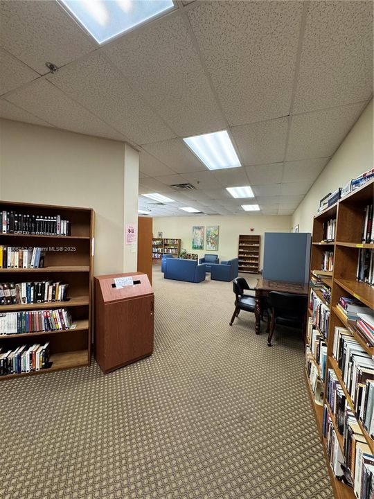 For Sale: $87,000 (1 beds, 1 baths, 900 Square Feet)