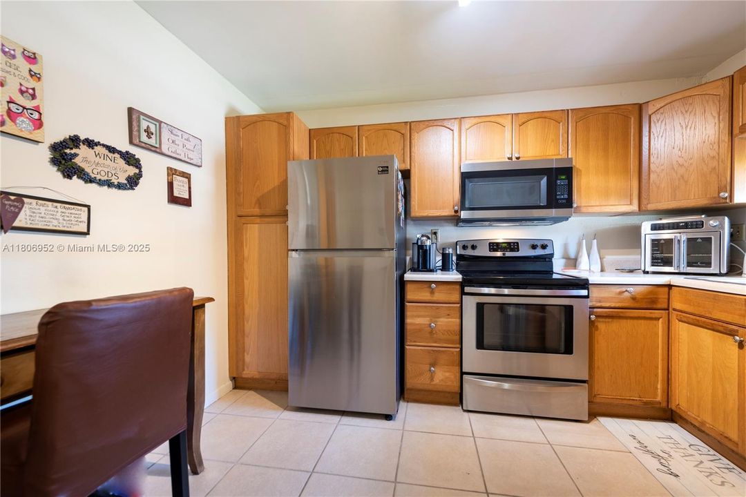 For Sale: $87,000 (1 beds, 1 baths, 900 Square Feet)