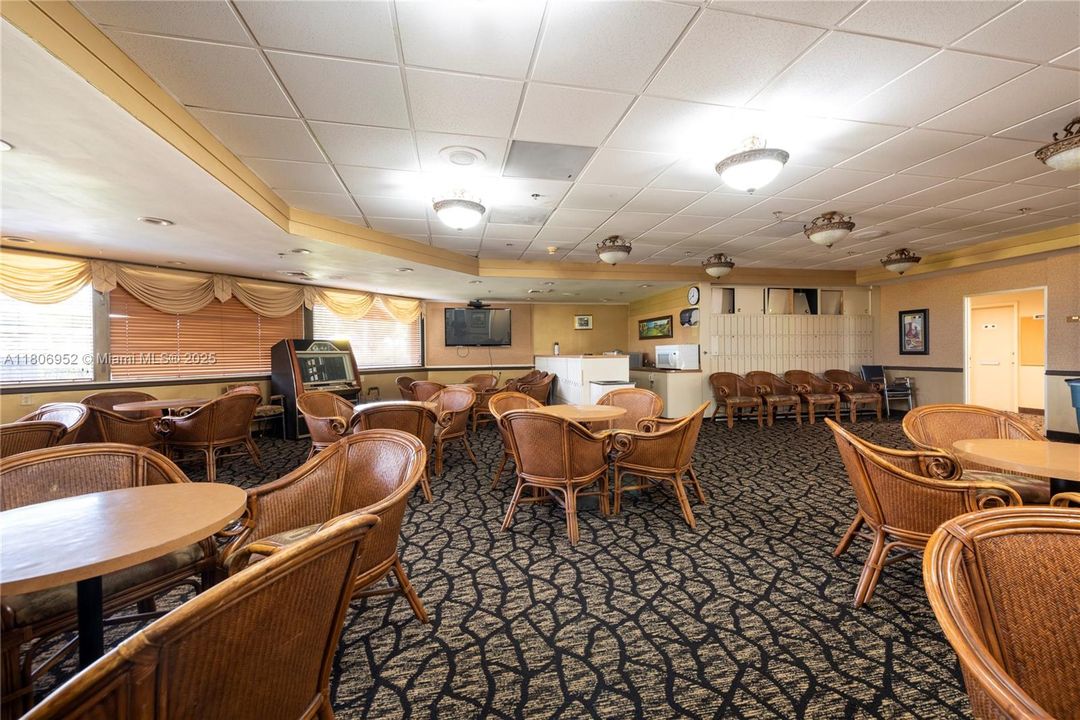 For Sale: $87,000 (1 beds, 1 baths, 900 Square Feet)