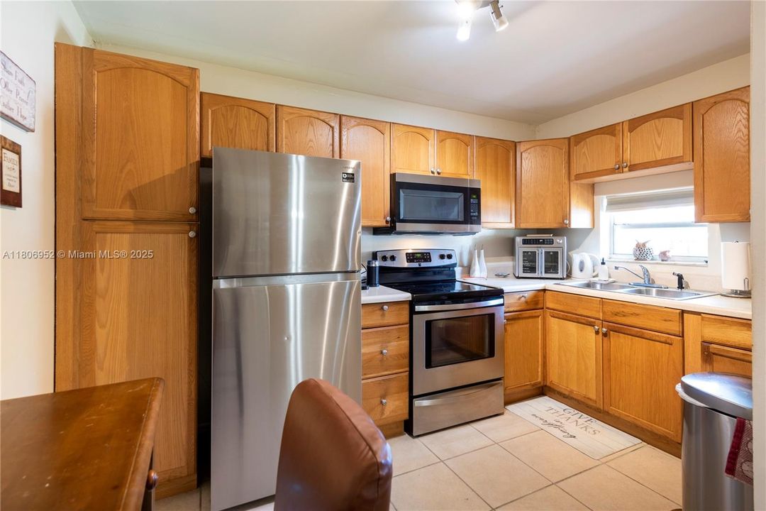 For Sale: $87,000 (1 beds, 1 baths, 900 Square Feet)