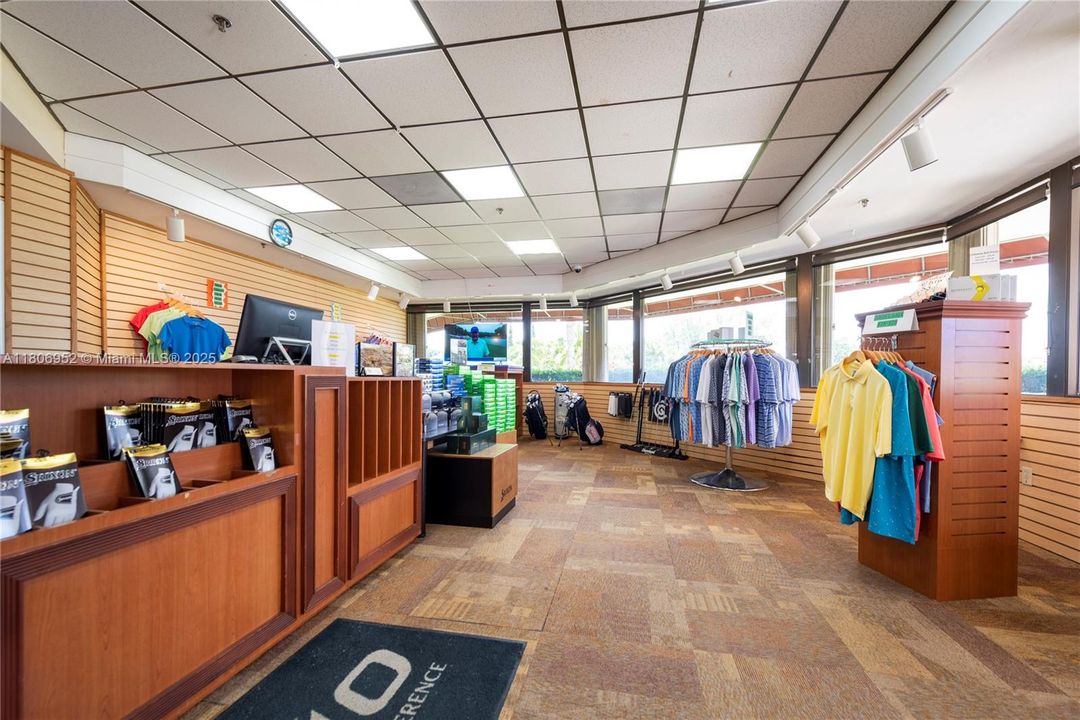 For Sale: $87,000 (1 beds, 1 baths, 900 Square Feet)