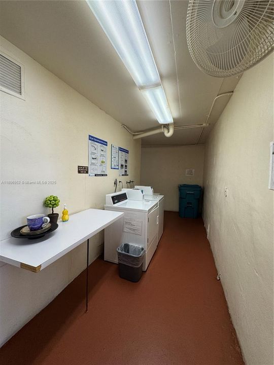 For Sale: $87,000 (1 beds, 1 baths, 900 Square Feet)