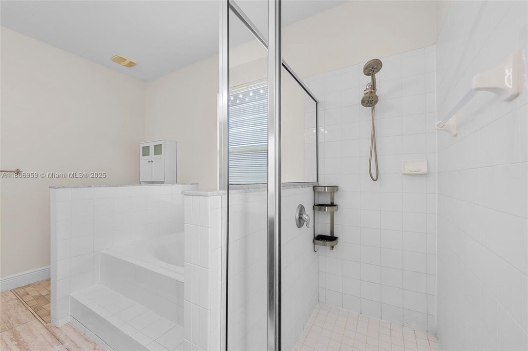 Recently Rented: $3,000 (5 beds, 3 baths, 2676 Square Feet)