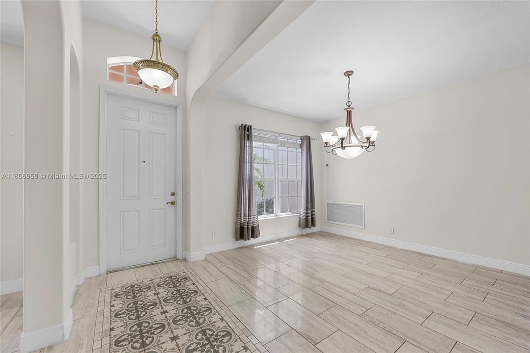 Recently Rented: $3,000 (5 beds, 3 baths, 2676 Square Feet)