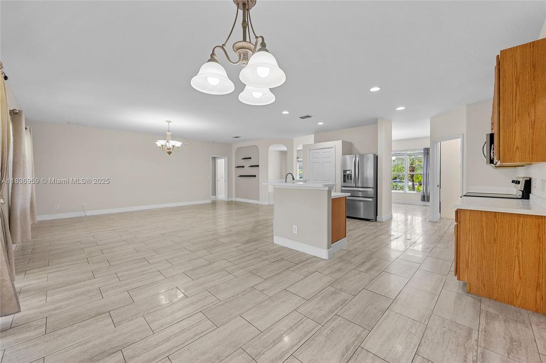 Recently Rented: $3,000 (5 beds, 3 baths, 2676 Square Feet)