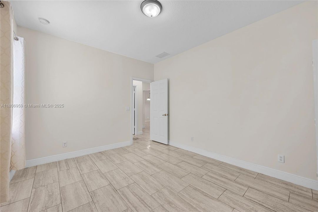 Recently Rented: $3,000 (5 beds, 3 baths, 2676 Square Feet)