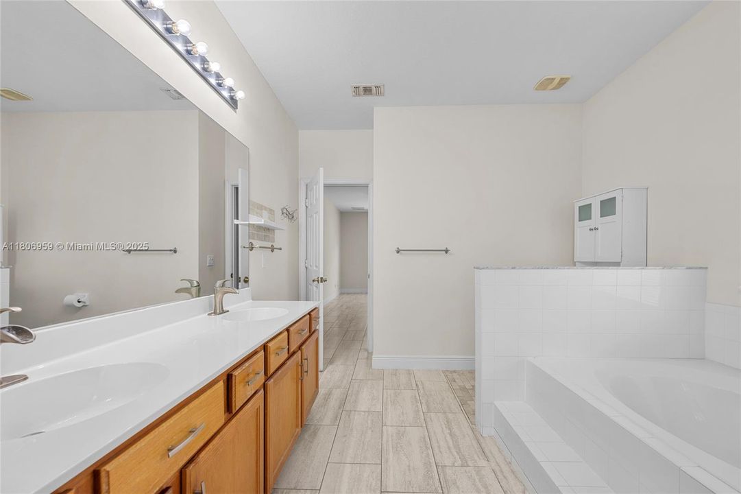 Recently Rented: $3,000 (5 beds, 3 baths, 2676 Square Feet)