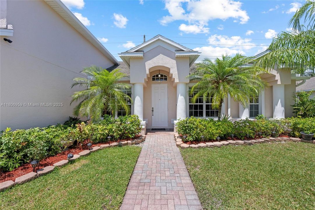 Recently Rented: $3,000 (5 beds, 3 baths, 2676 Square Feet)