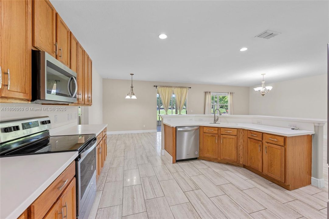 Recently Rented: $3,000 (5 beds, 3 baths, 2676 Square Feet)