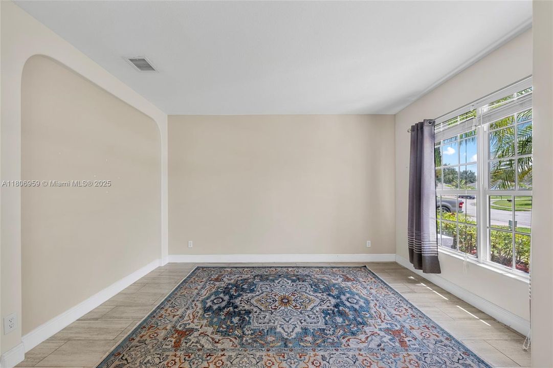 Recently Rented: $3,000 (5 beds, 3 baths, 2676 Square Feet)