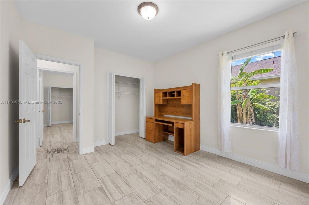 Recently Rented: $3,000 (5 beds, 3 baths, 2676 Square Feet)