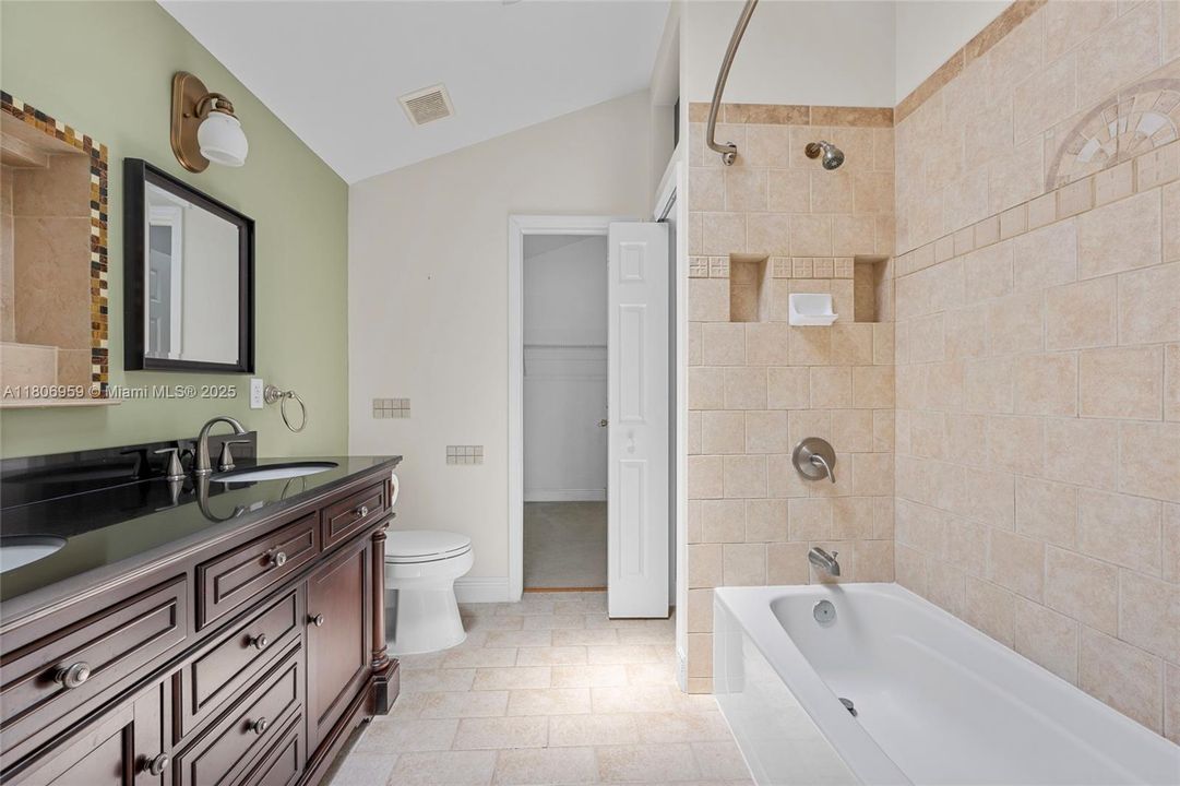 Recently Rented: $3,000 (5 beds, 3 baths, 2676 Square Feet)