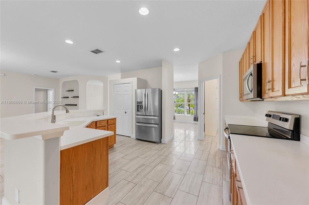 Recently Rented: $3,000 (5 beds, 3 baths, 2676 Square Feet)