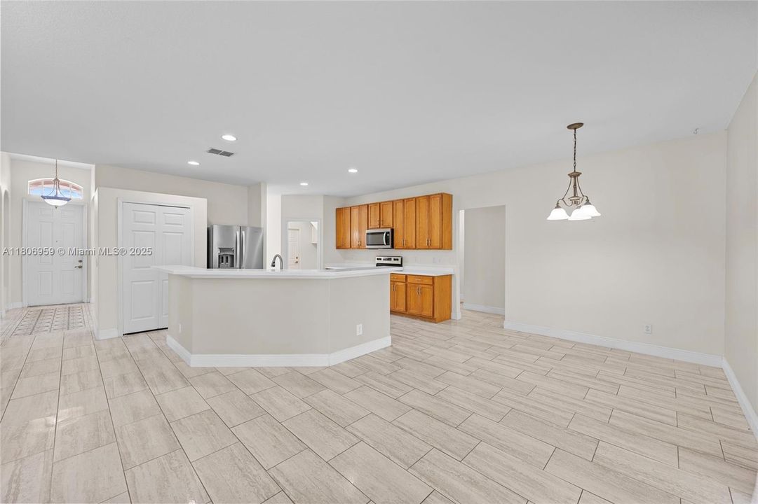 Recently Rented: $3,000 (5 beds, 3 baths, 2676 Square Feet)