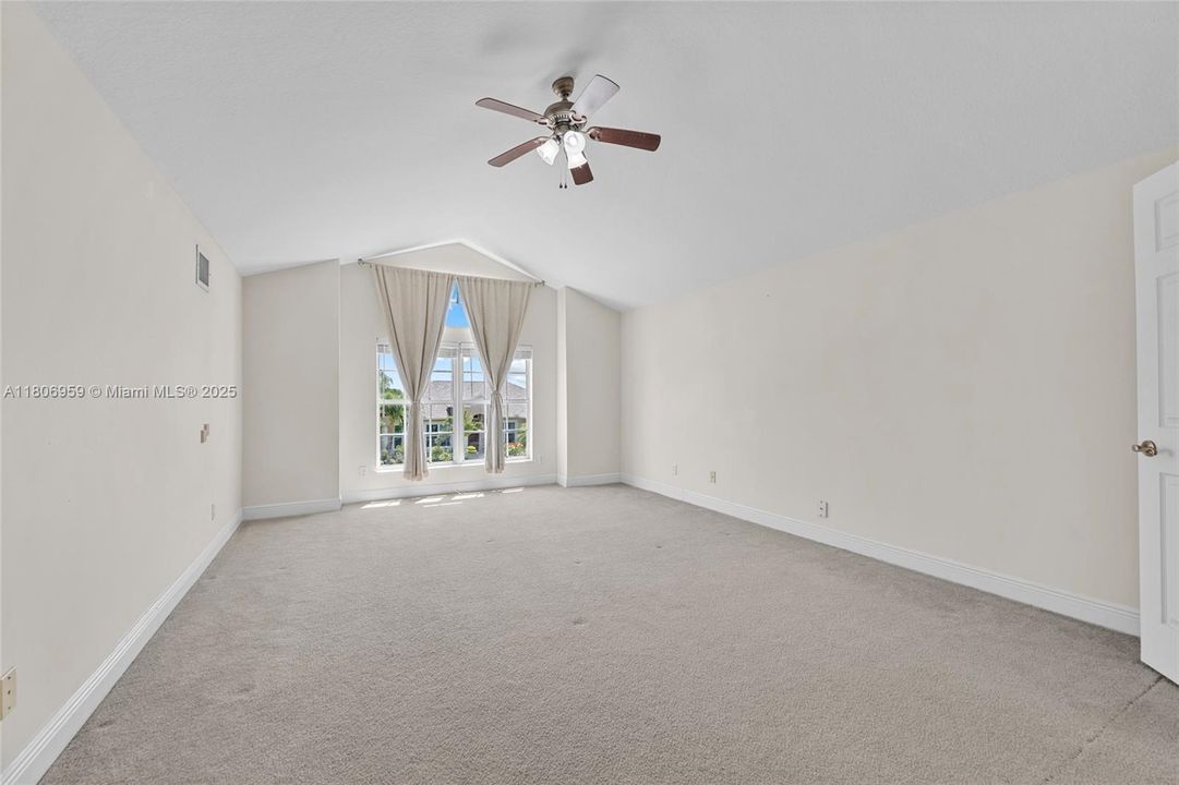 Recently Rented: $3,000 (5 beds, 3 baths, 2676 Square Feet)