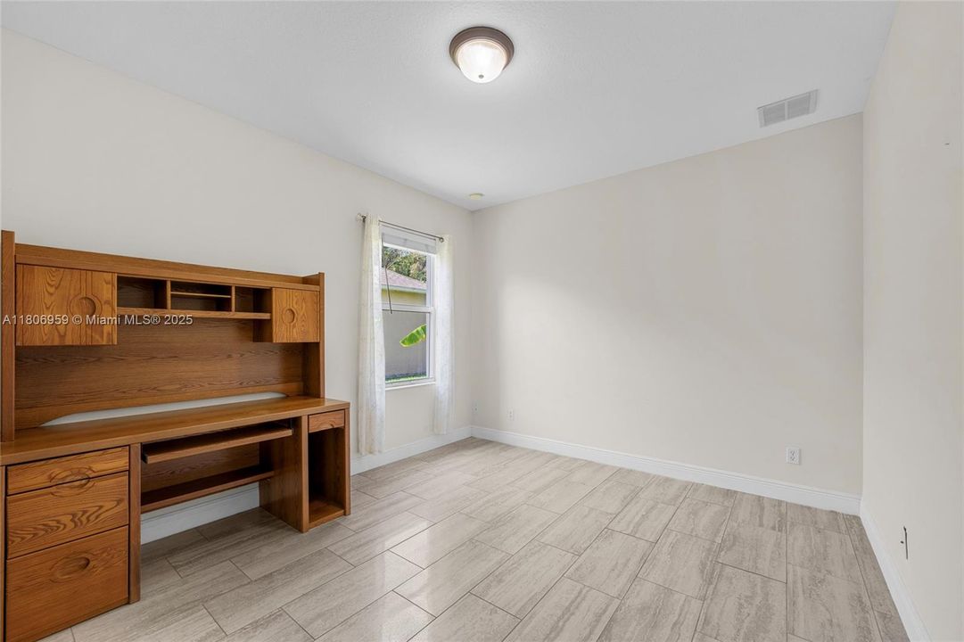 Recently Rented: $3,000 (5 beds, 3 baths, 2676 Square Feet)