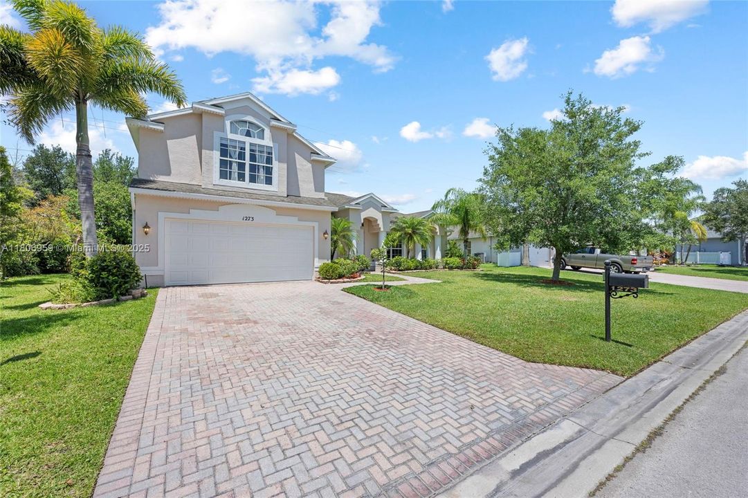 Recently Rented: $3,000 (5 beds, 3 baths, 2676 Square Feet)