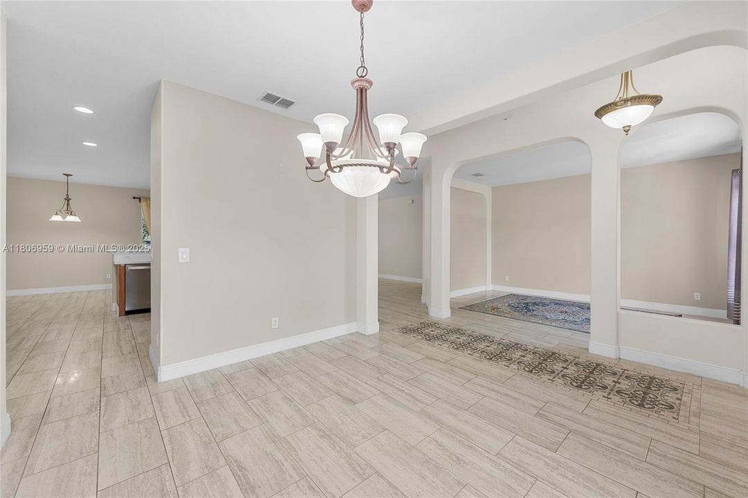 Recently Rented: $3,000 (5 beds, 3 baths, 2676 Square Feet)