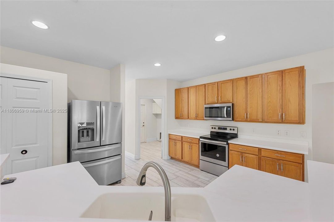 Recently Rented: $3,000 (5 beds, 3 baths, 2676 Square Feet)