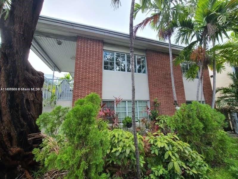 最近售出: $285,000 (1 贝兹, 1 浴室, 650 平方英尺)