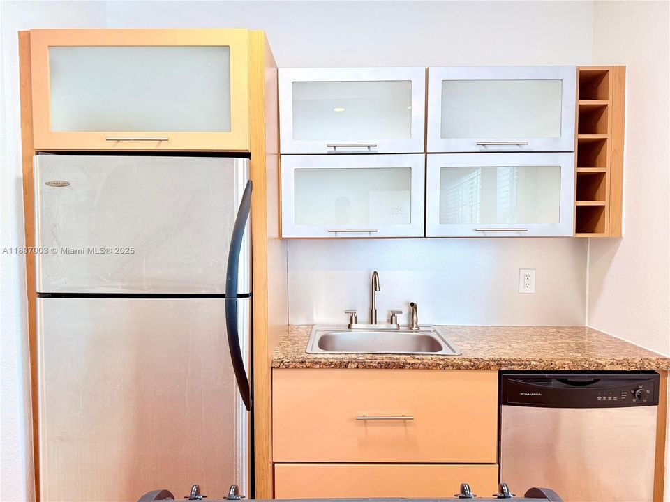 最近售出: $285,000 (1 贝兹, 1 浴室, 650 平方英尺)