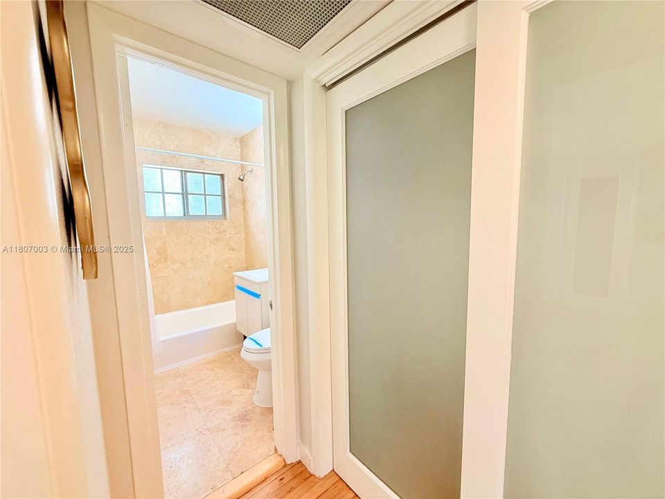 最近售出: $285,000 (1 贝兹, 1 浴室, 650 平方英尺)