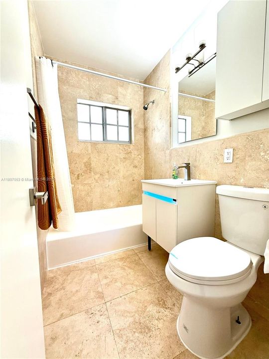 最近售出: $285,000 (1 贝兹, 1 浴室, 650 平方英尺)