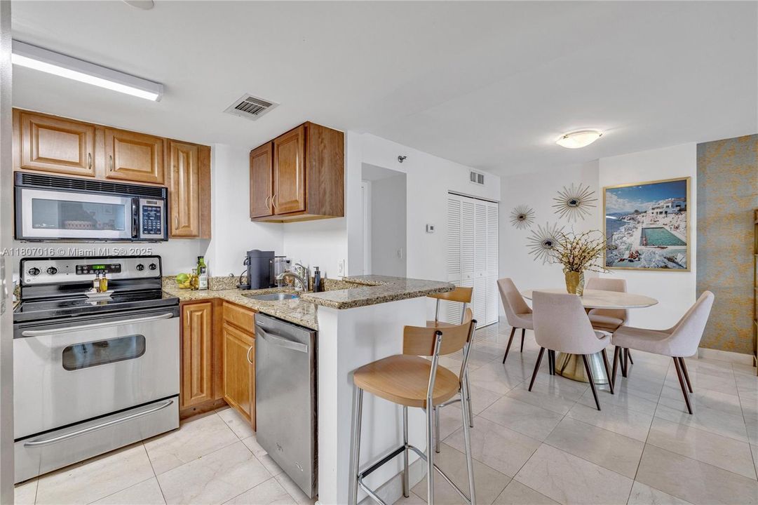Recently Sold: $385,000 (1 beds, 1 baths, 735 Square Feet)