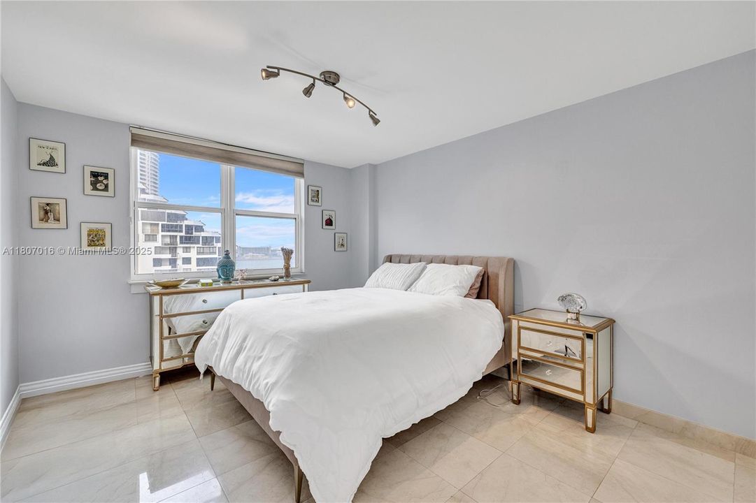 Recently Sold: $385,000 (1 beds, 1 baths, 735 Square Feet)