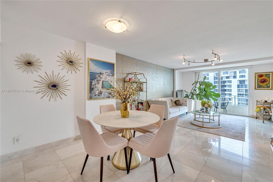 Recently Sold: $385,000 (1 beds, 1 baths, 735 Square Feet)