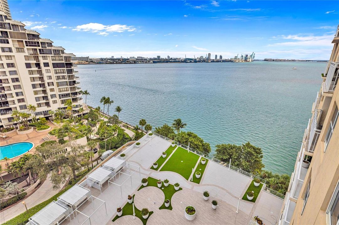 Recently Sold: $385,000 (1 beds, 1 baths, 735 Square Feet)