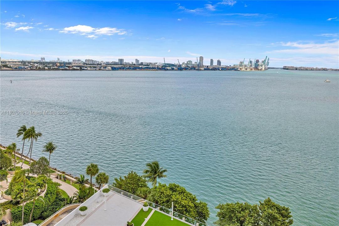 Recently Sold: $385,000 (1 beds, 1 baths, 735 Square Feet)