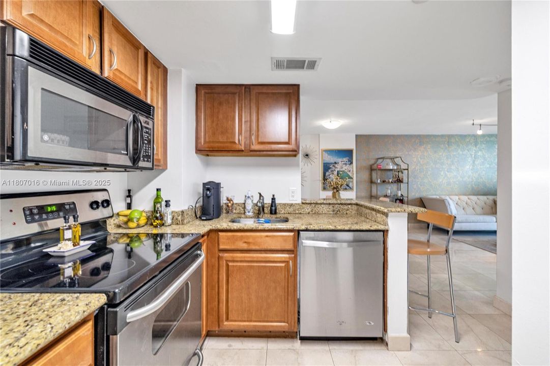 Recently Sold: $385,000 (1 beds, 1 baths, 735 Square Feet)