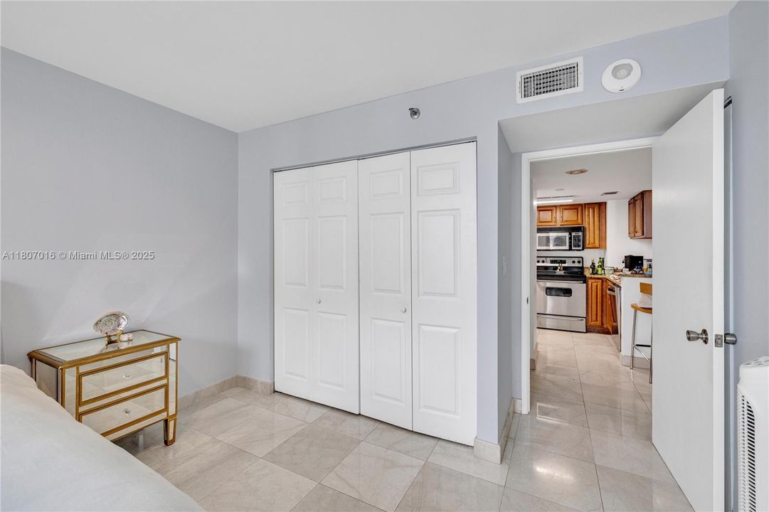 Recently Sold: $385,000 (1 beds, 1 baths, 735 Square Feet)