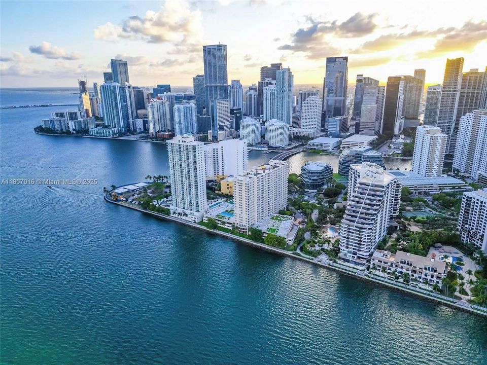 Recently Sold: $385,000 (1 beds, 1 baths, 735 Square Feet)