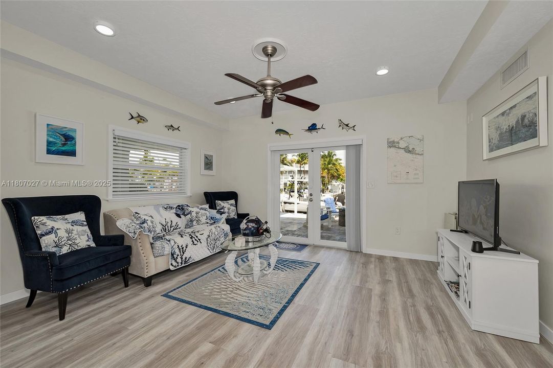 На продажу: $2,699,000 (4 спален, 3 ванн, 2098 Квадратных фут)