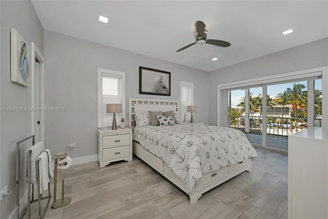 На продажу: $2,699,000 (4 спален, 3 ванн, 2098 Квадратных фут)