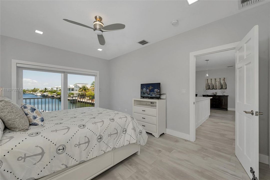 На продажу: $2,699,000 (4 спален, 3 ванн, 2098 Квадратных фут)