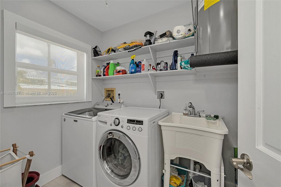 На продажу: $2,699,000 (4 спален, 3 ванн, 2098 Квадратных фут)